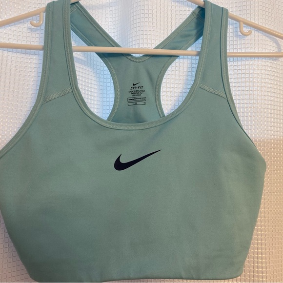Nike workout top - Picture 2 of 4